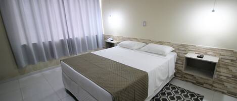 Minibar, Schreibtisch, Verdunkelungsvorhänge, kostenloses WLAN