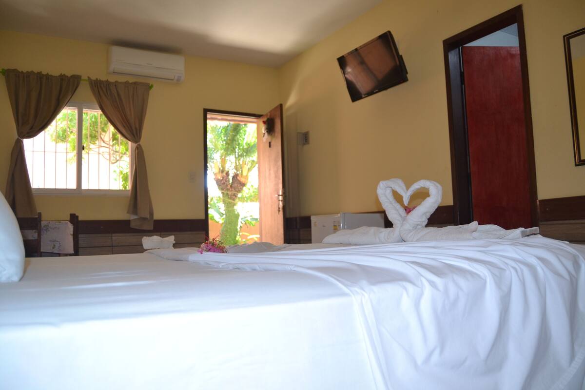 Triple Room | Minibar, iron/ironing board, free WiFi