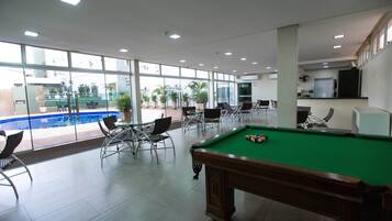 Bar en bord de piscine