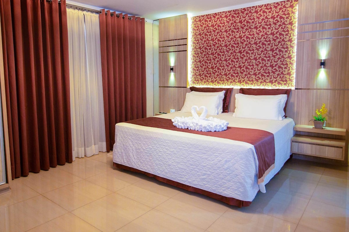 Super Deluxe Suite | 1 bedroom, minibar, in-room safe, desk