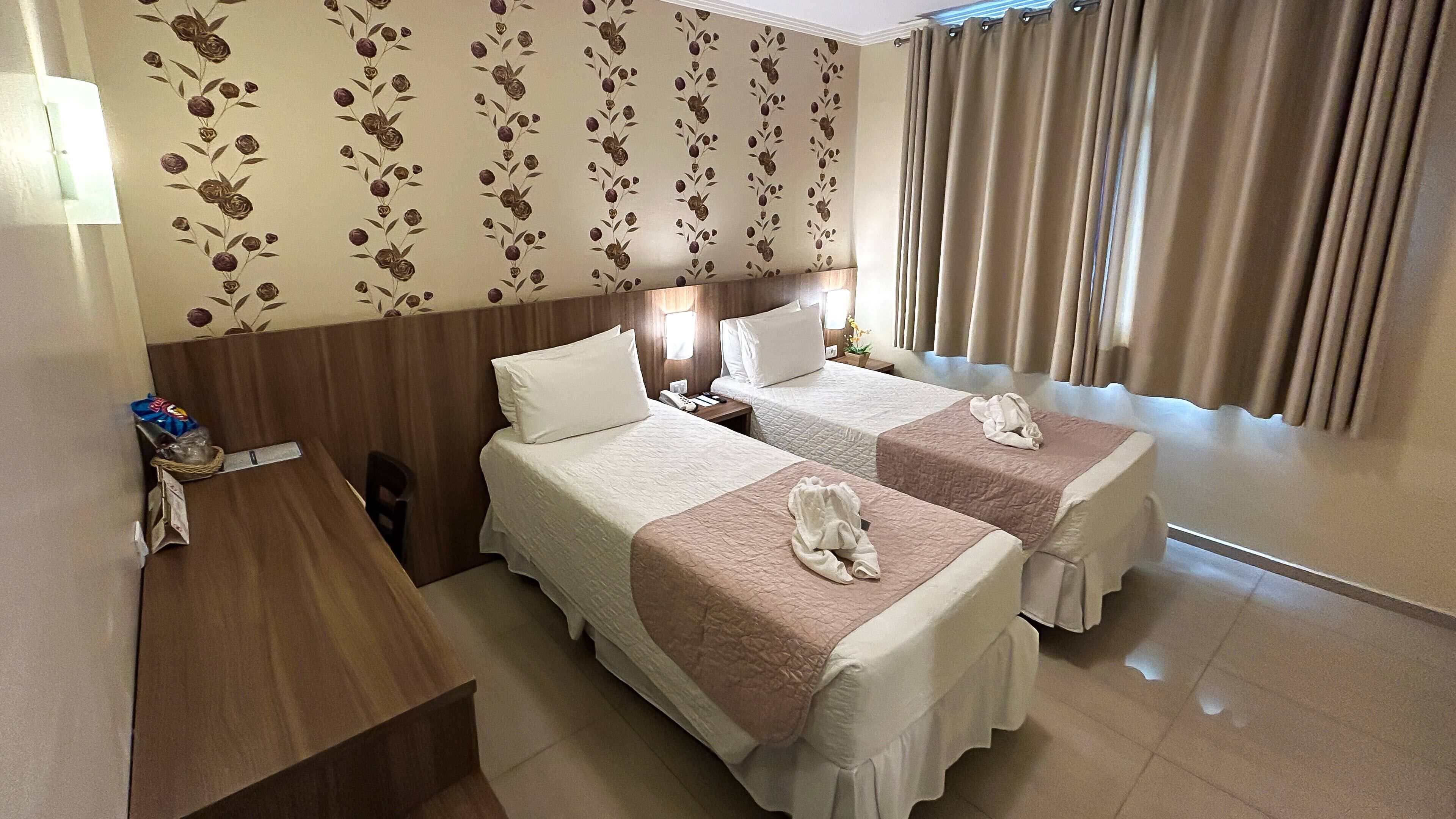 Luxury Double Twin | Minibar, caja fuerte, escritorio y cortinas opacas