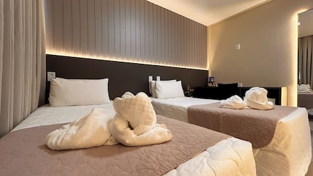 Superior Double Twin | Minibar, in-room safe, desk, blackout drapes