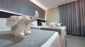 Luxury Triple | 1 phòng ngủ, minibar, két bảo mật tại phòng, bàn