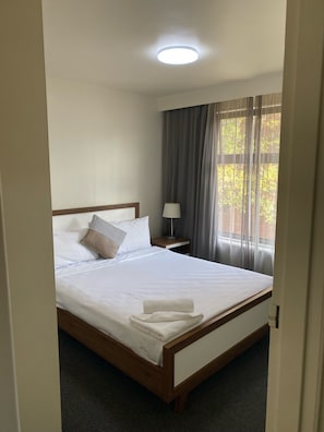 Premium bedding, iron/ironing board, cribs/infant beds, free WiFi - City Edge Serviced Apartments East Melbourne (East Melbourne)