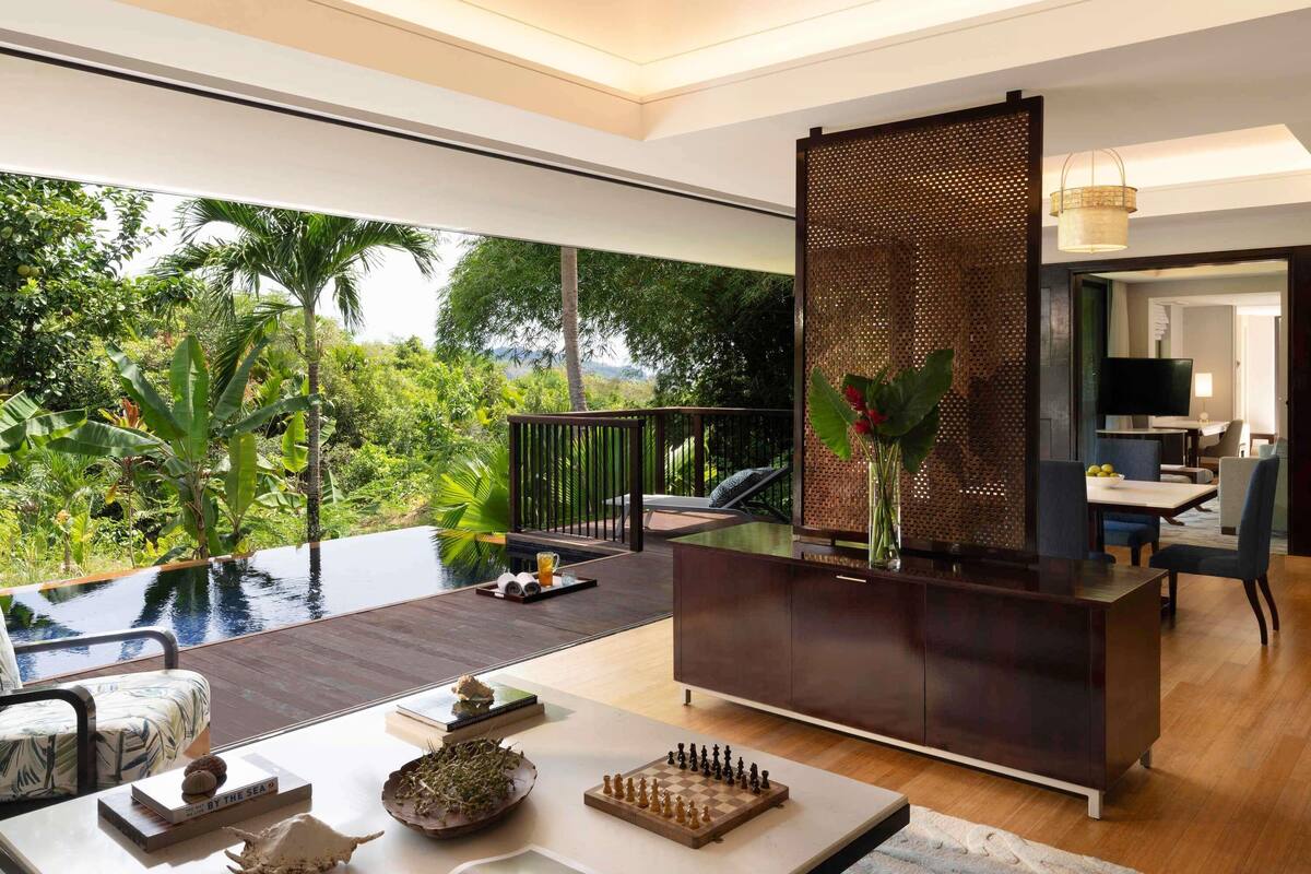 Hillside - Villa Grand - privat pool - utsikt mot trädgården | 1 sovrum, sängtillbehör av högsta kvalitet och duntäcken