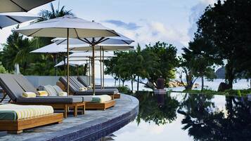 2 outdoor pools, open 6:00 AM to 6:30 PM, free pool cabanas