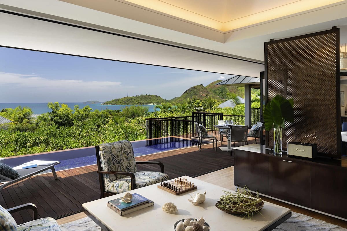 Villa, 2 habitaciones, vista al océano (Pool) | Ropa de cama de alta calidad, edredón, camas Tempur-Pedic y minibar