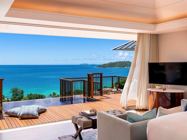 Premium bedding, down comforters, Tempur-Pedic beds, minibar - Raffles Seychelles (Praslin Island)