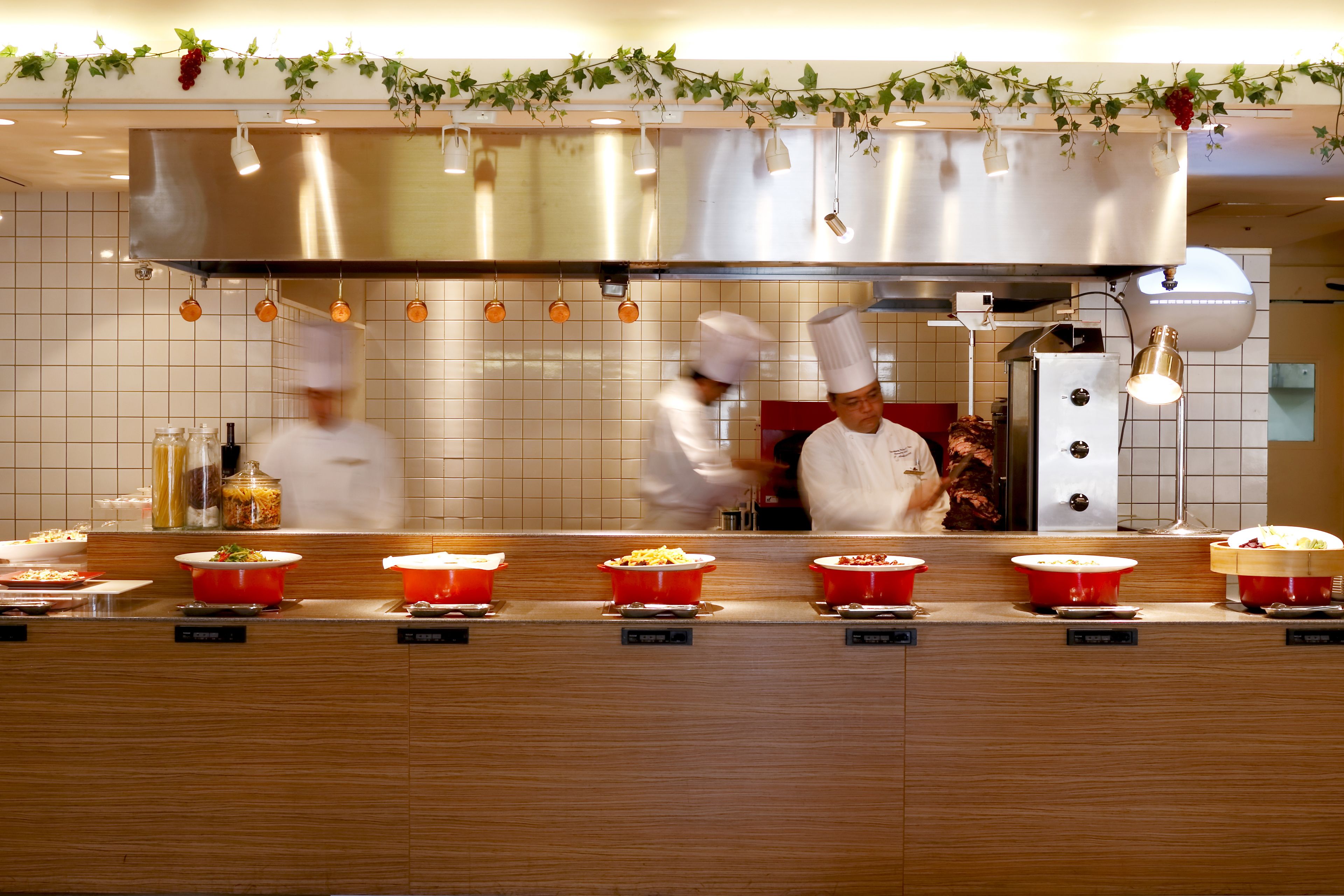 3 restaurants, breakfast, lunch, dinner served; chinese cuisine