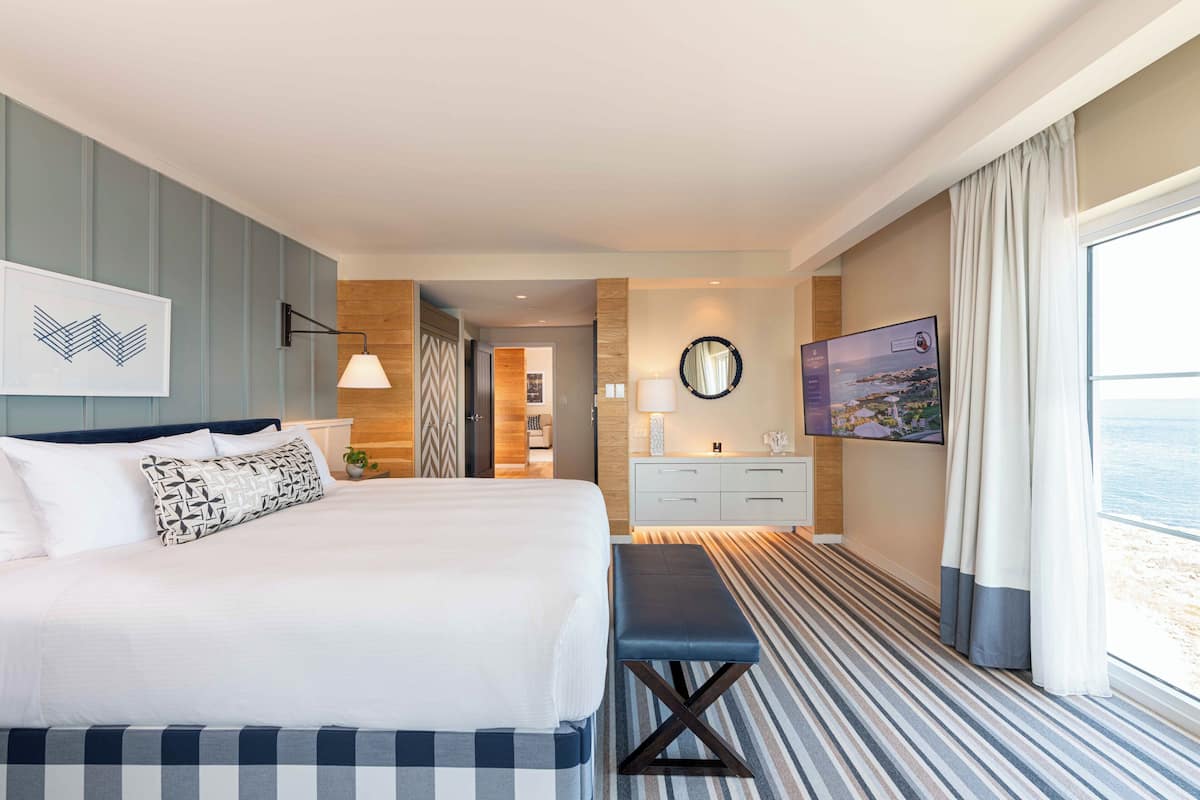 Captain Perkins Suite | Premium bedding, down comforters, pillowtop beds, in-room safe