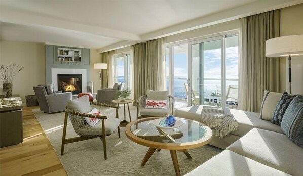 Elsie Weare Suite | Living area | 32-inch LCD TV with cable channels, TV