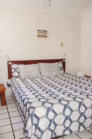 Standard Studio, Partial Ocean View | Minibar, individually decorated, individually furnished, blackout drapes - Hotel Allende (La Paz)