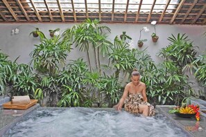 Suite, bañera de hidromasaje (Heritage) | Bañera de hidromasaje privada