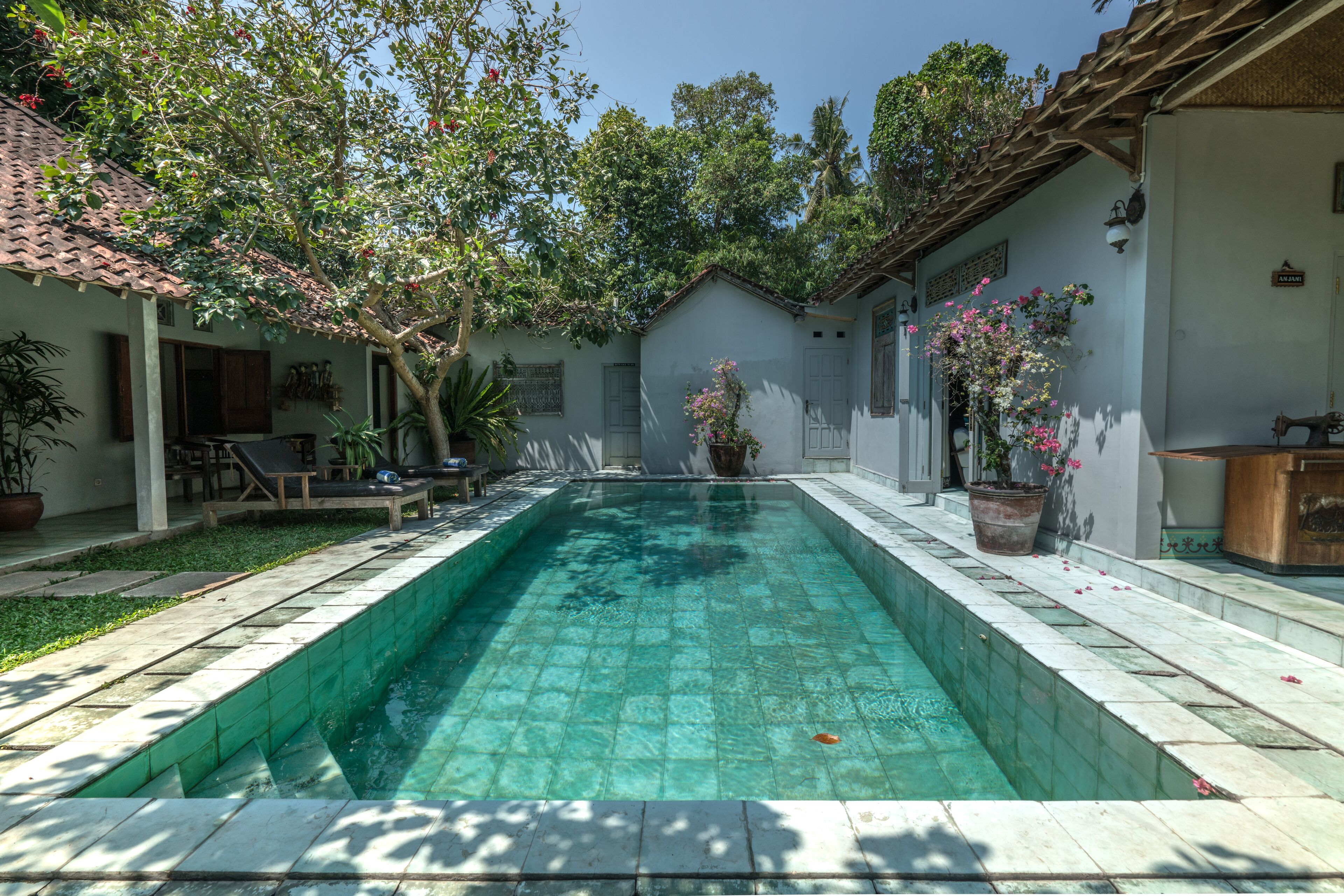 3 outdoor pools, sun loungers