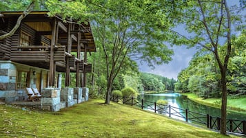 2 bedrooms, premium bedding, down duvets, minibar