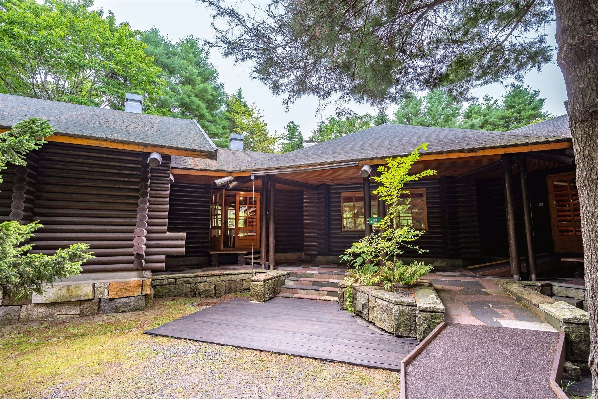 2 bedrooms, premium bedding, down duvets, minibar