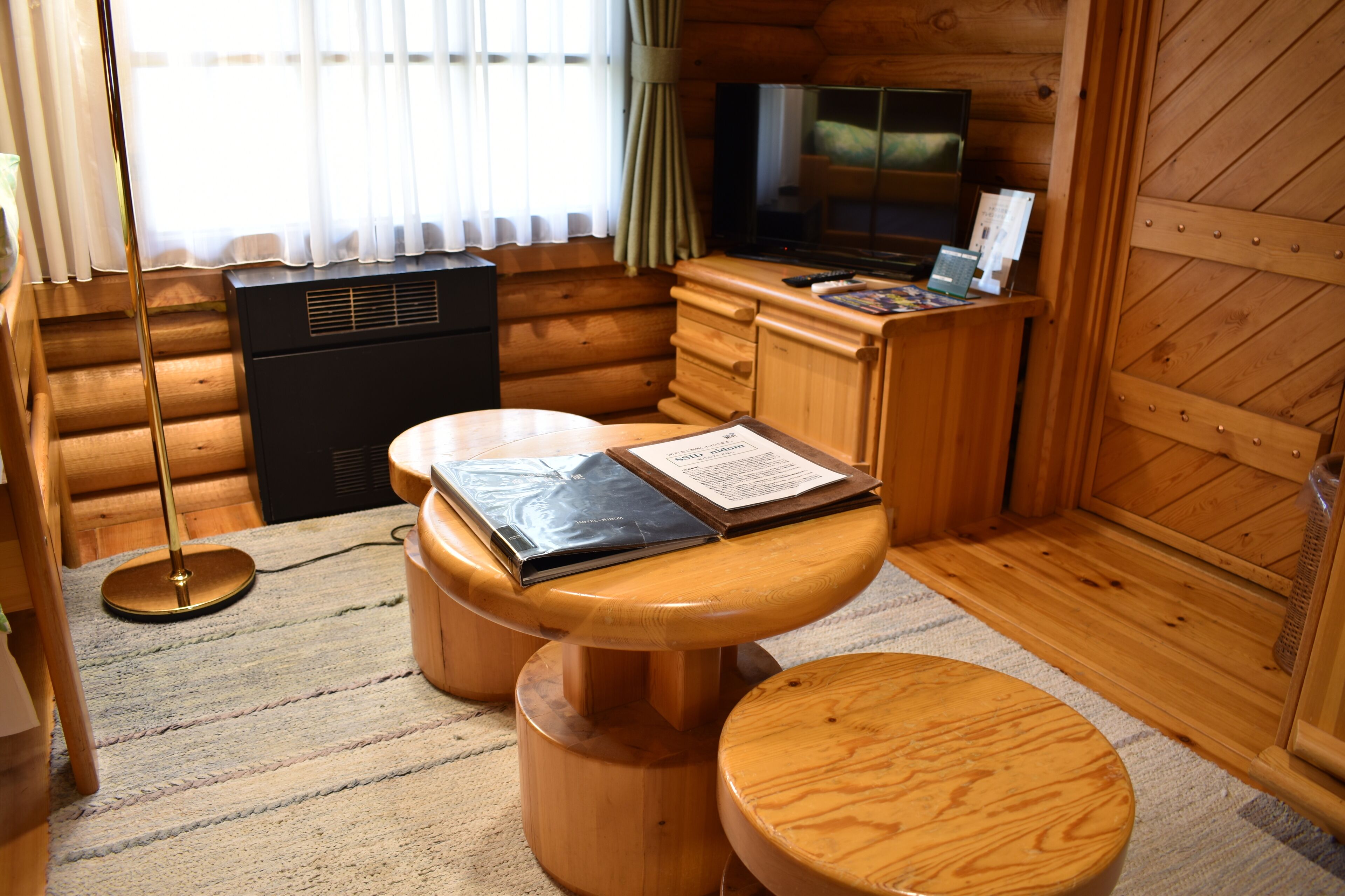 2 bedrooms, premium bedding, down duvets, minibar