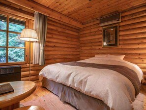 2 habitaciones, ropa de cama de alta calidad, cubrecamas y escritorio 