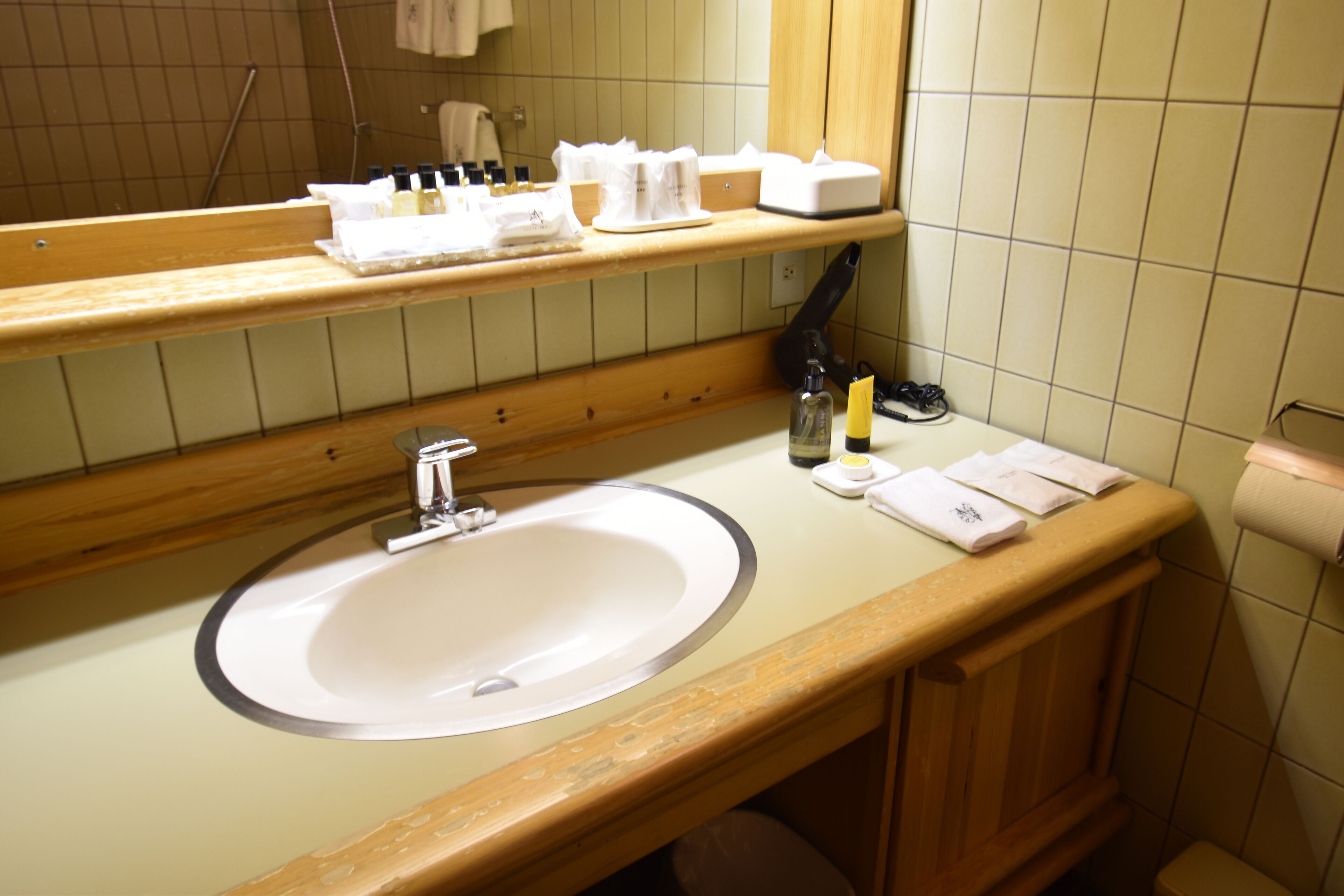 2 bedrooms, premium bedding, down duvets, minibar