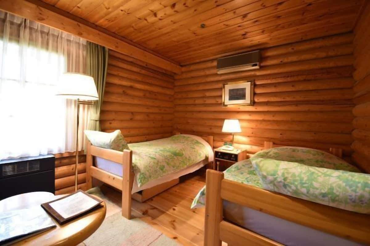 2 Schlafzimmer, hochwertige Bettwaren, Daunenbettdecken, Minibar