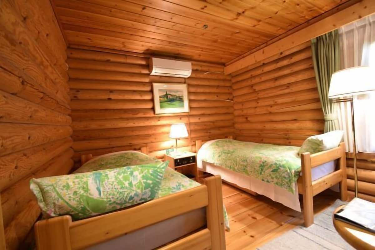 2 Schlafzimmer, hochwertige Bettwaren, Daunenbettdecken, Minibar