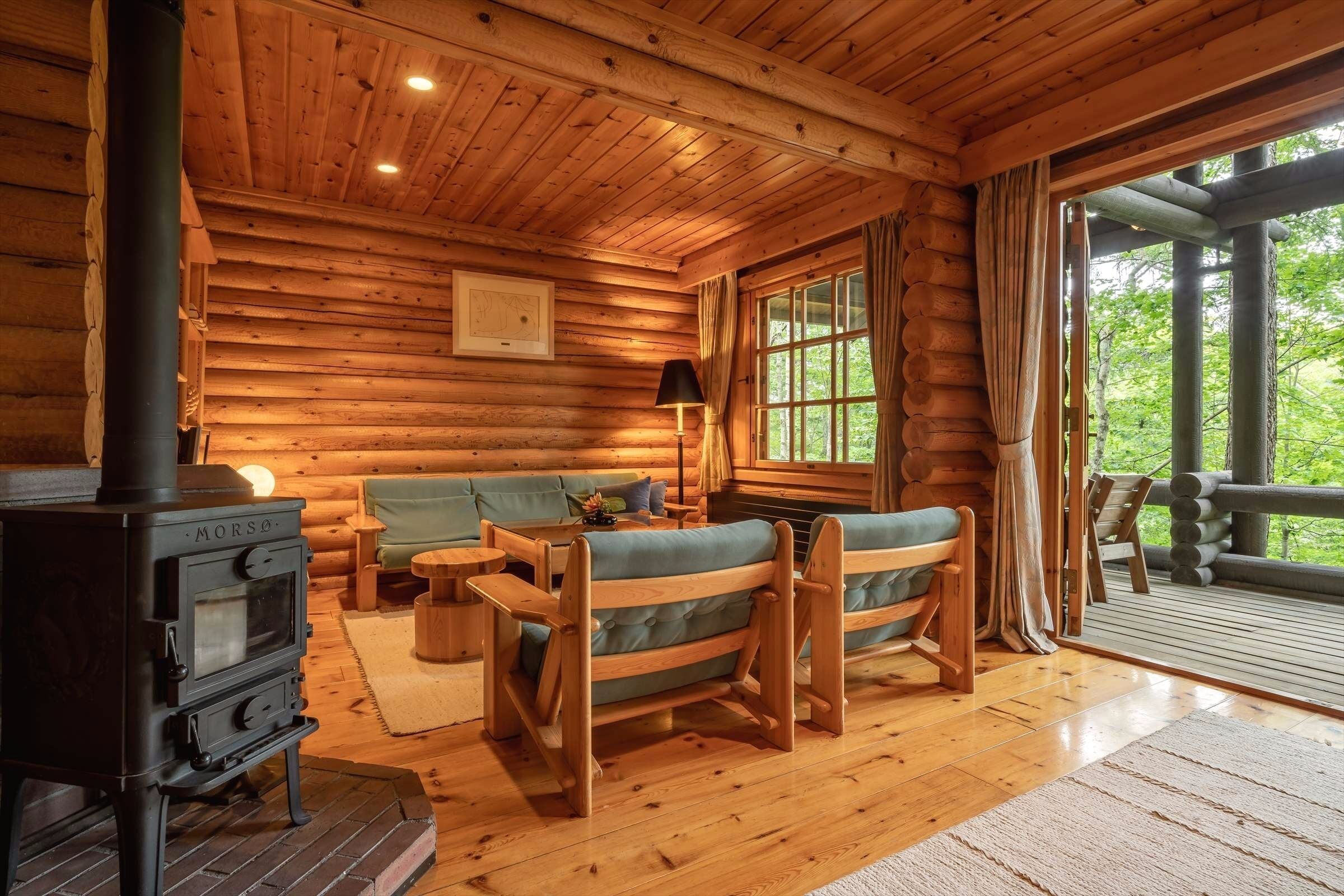 2 bedrooms, premium bedding, down duvets, minibar