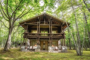 2 多间卧室、高档床上用品、羽绒被、办公桌