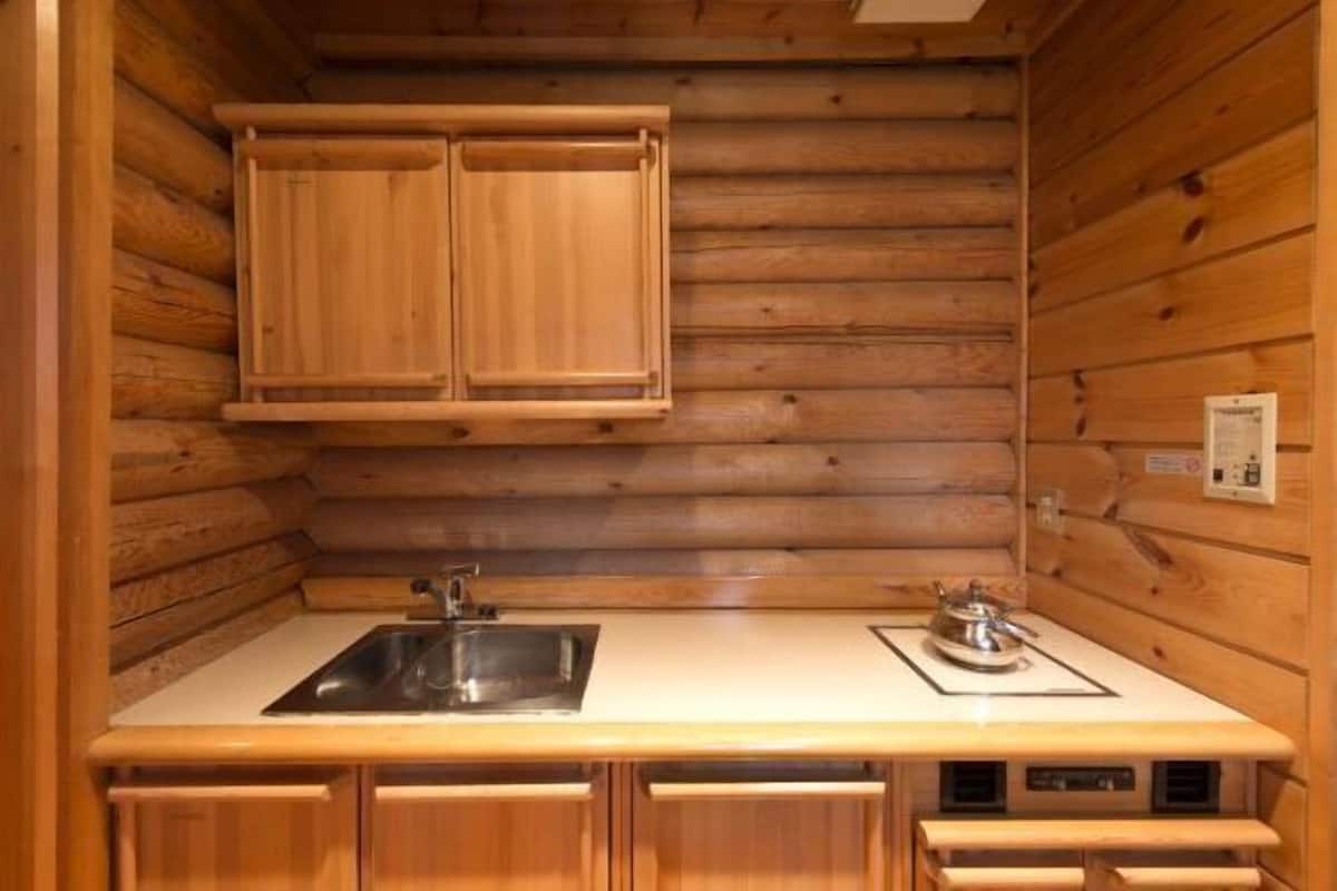 Fridge, coffee/tea maker