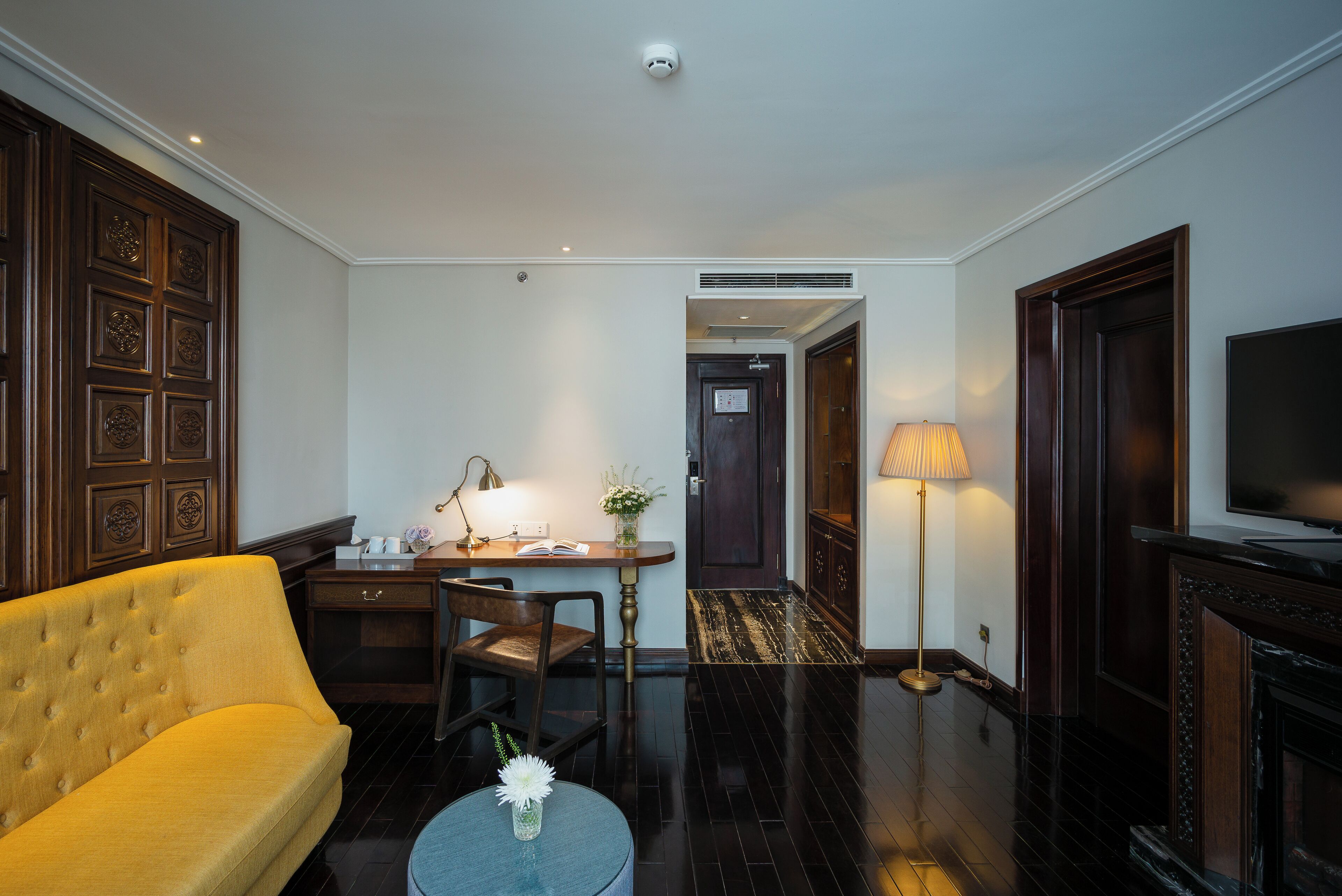 haute couture suite room | living area | 32-inch lcd tv with satellite channels, tv, fireplace