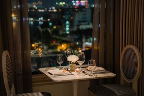 아침 식사, 점심 식사 및 저녁 식사 제공