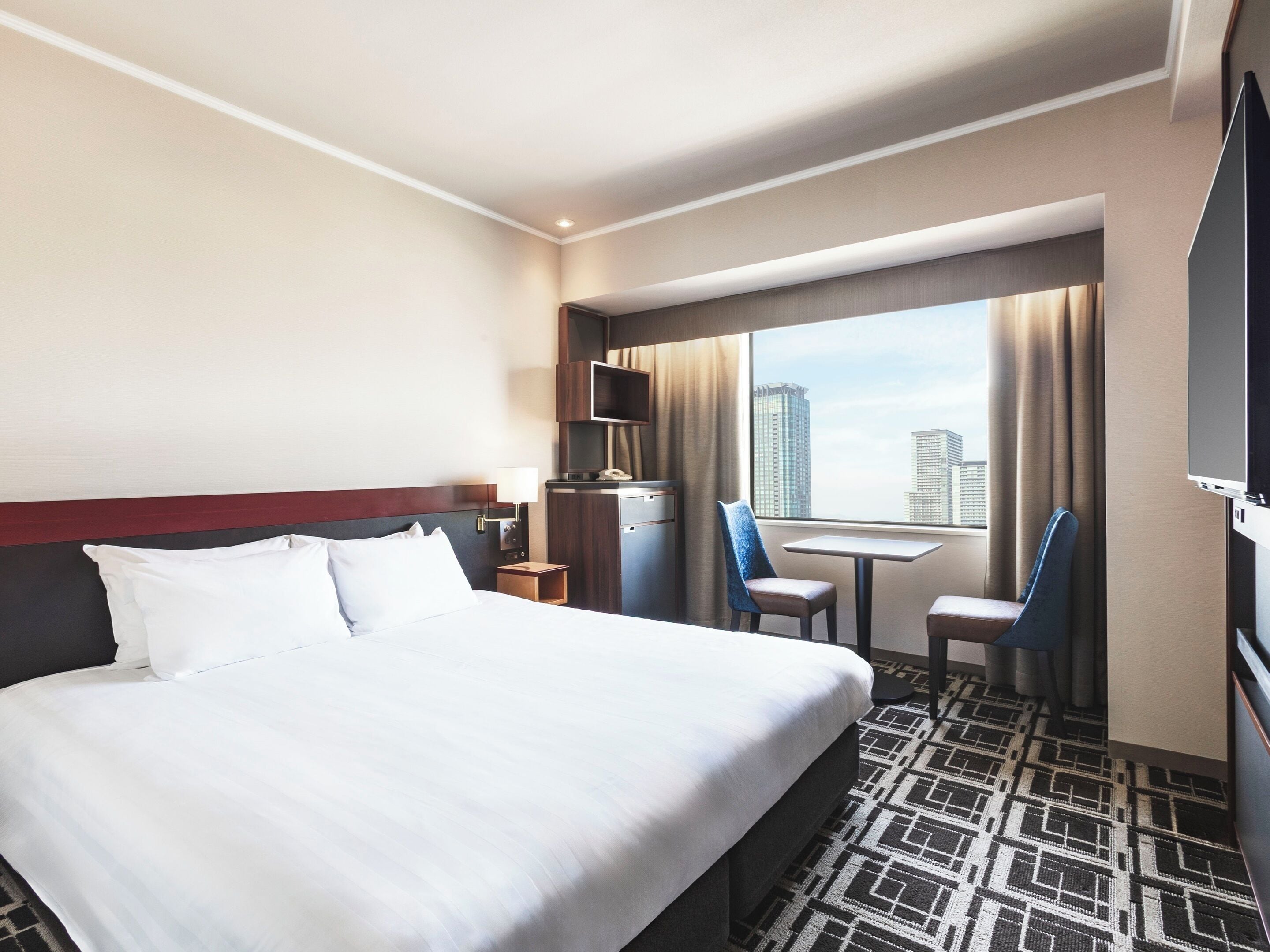 Habitació doble bàsica, no fumadors, vistes a la ciutat | Caixa forta a l'habitació, escriptori i cortines opaques 