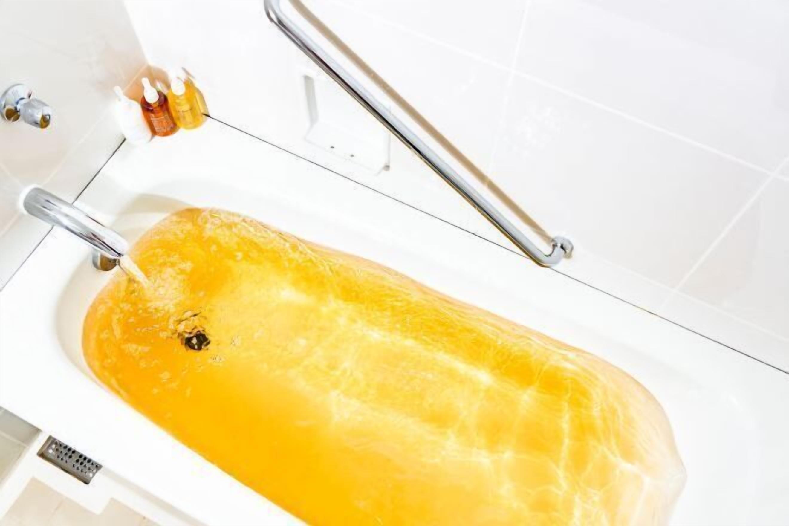 Bañera con ducha, bañera con aguas termales