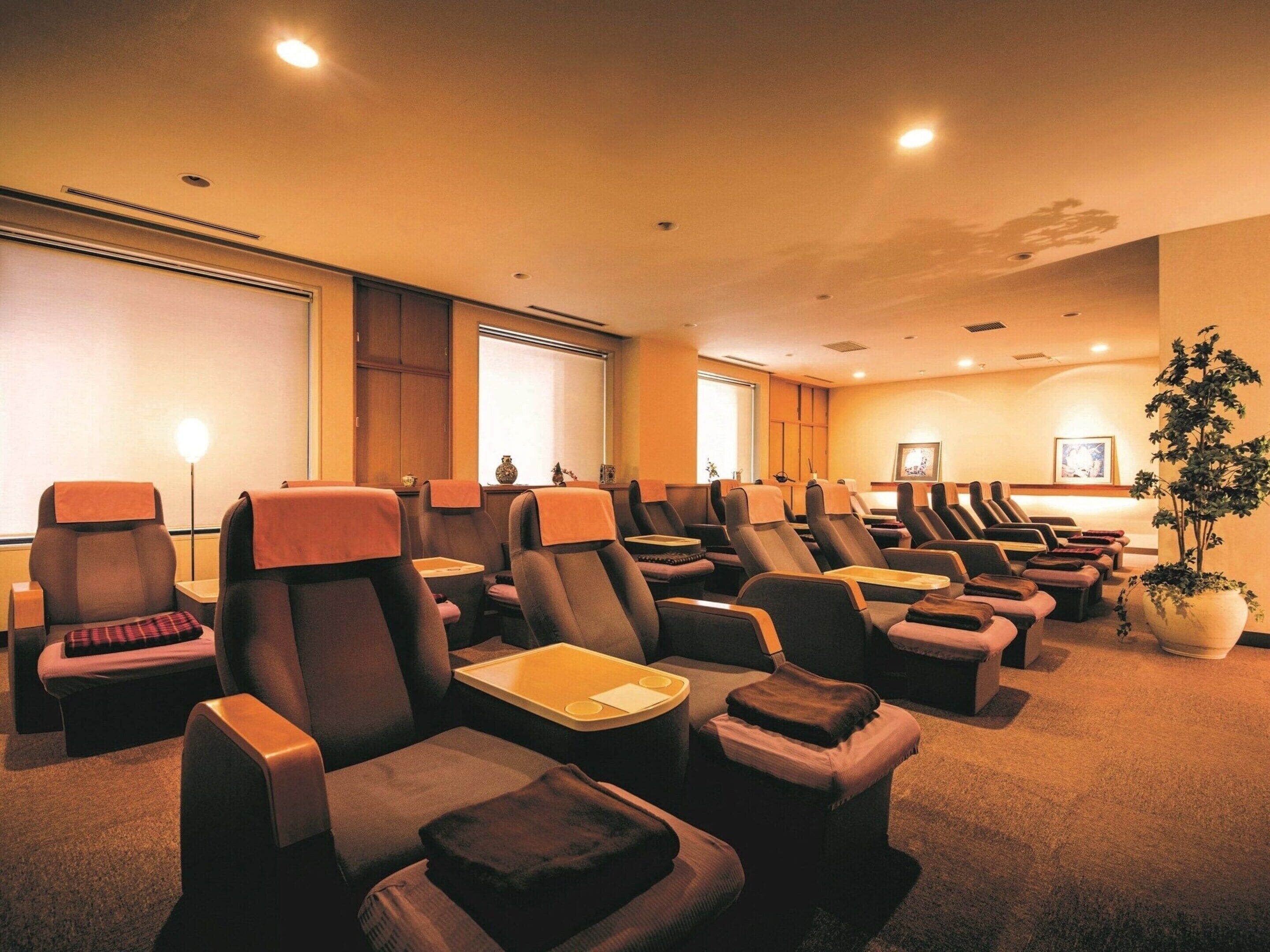 sauna, hot tub, hot springs/mineral springs, body treatments