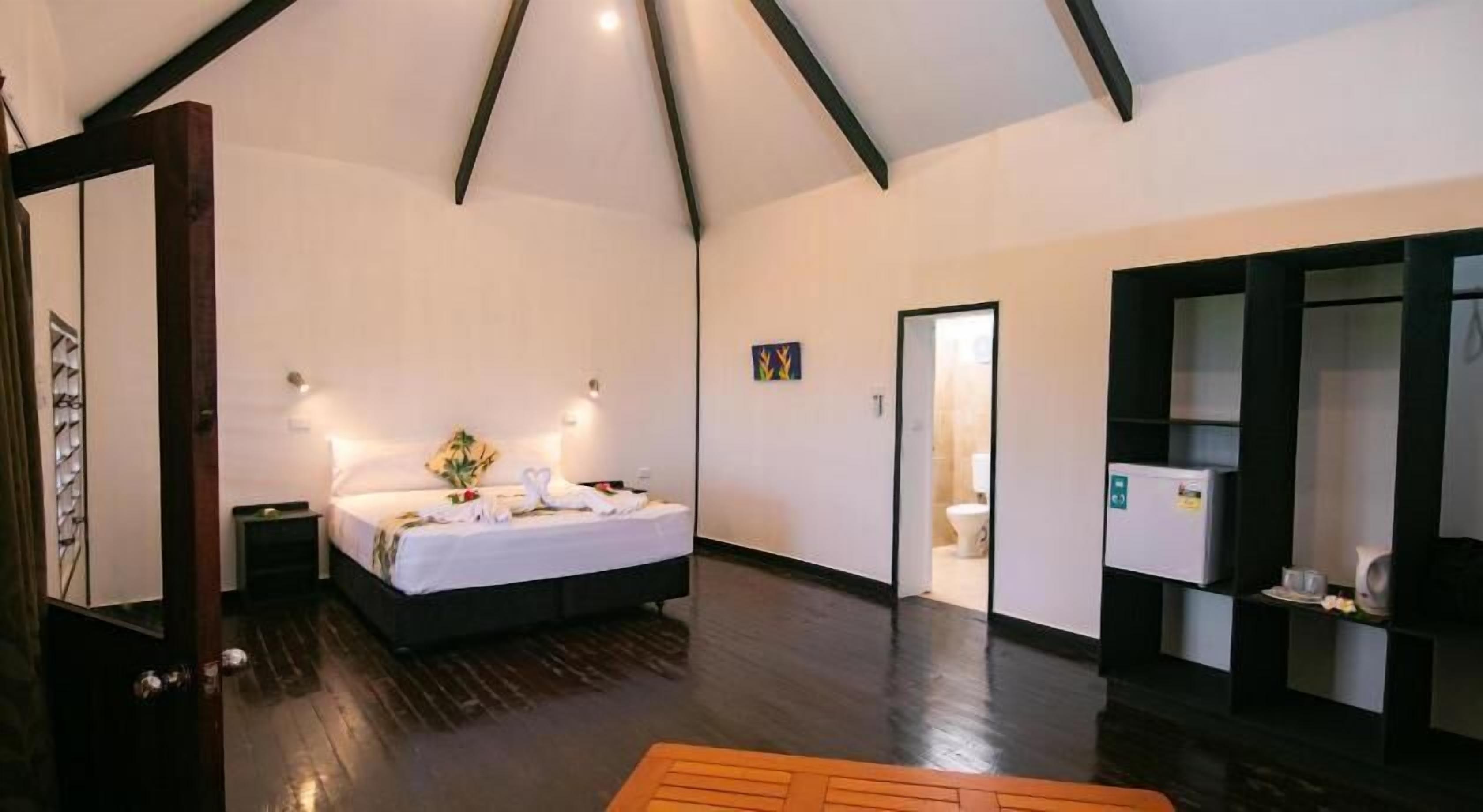 In-room safe, iron/ironing board