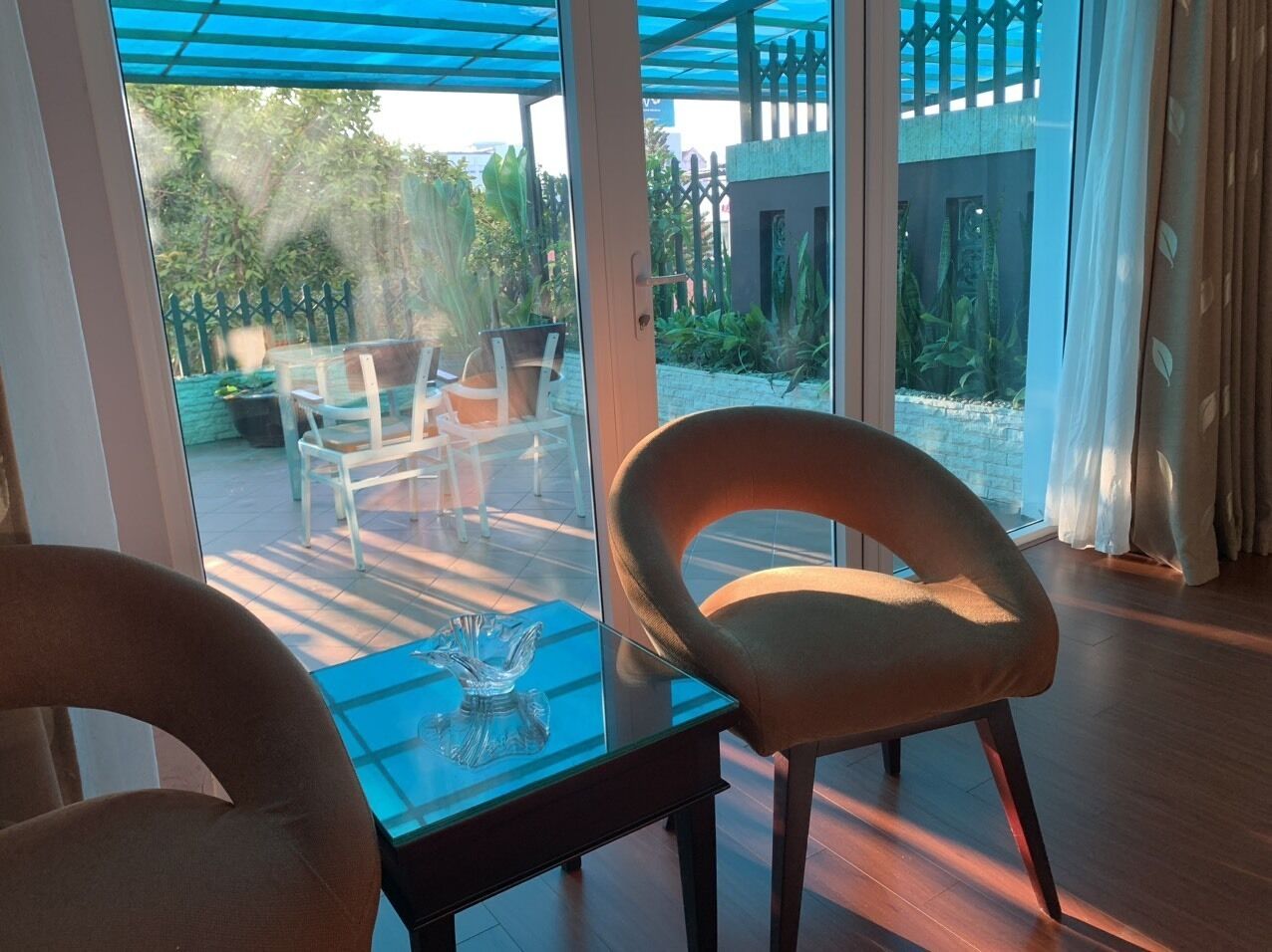 deluxe triple room, garden view | 1 bedroom, minibar, in-room safe, desk