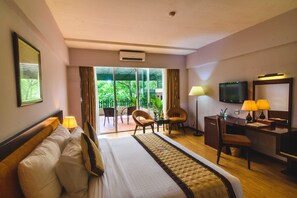 Deluxe Double Room, Garden View