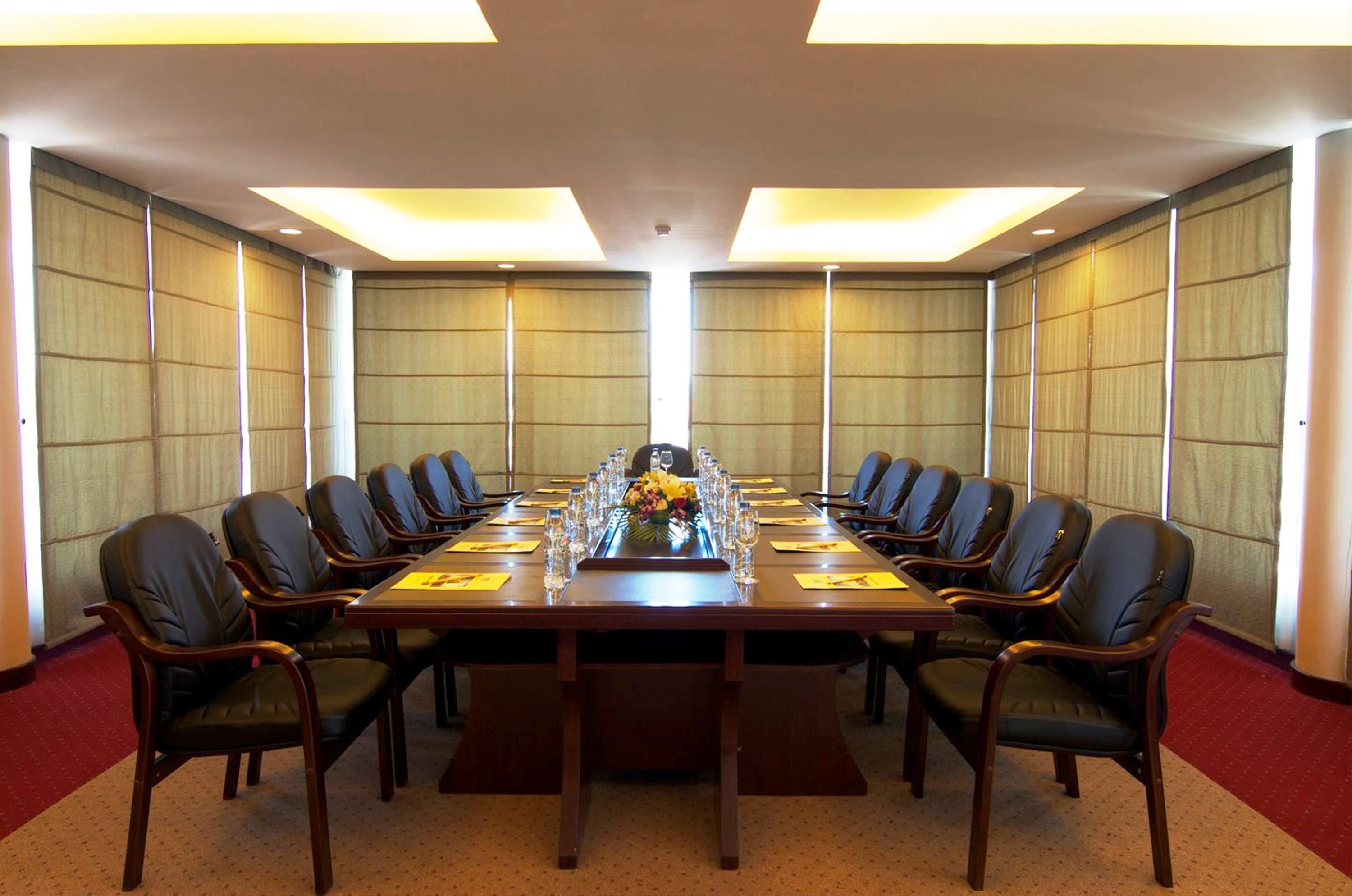 3 restaurants, breakfast, lunch, dinner served; regional cuisine