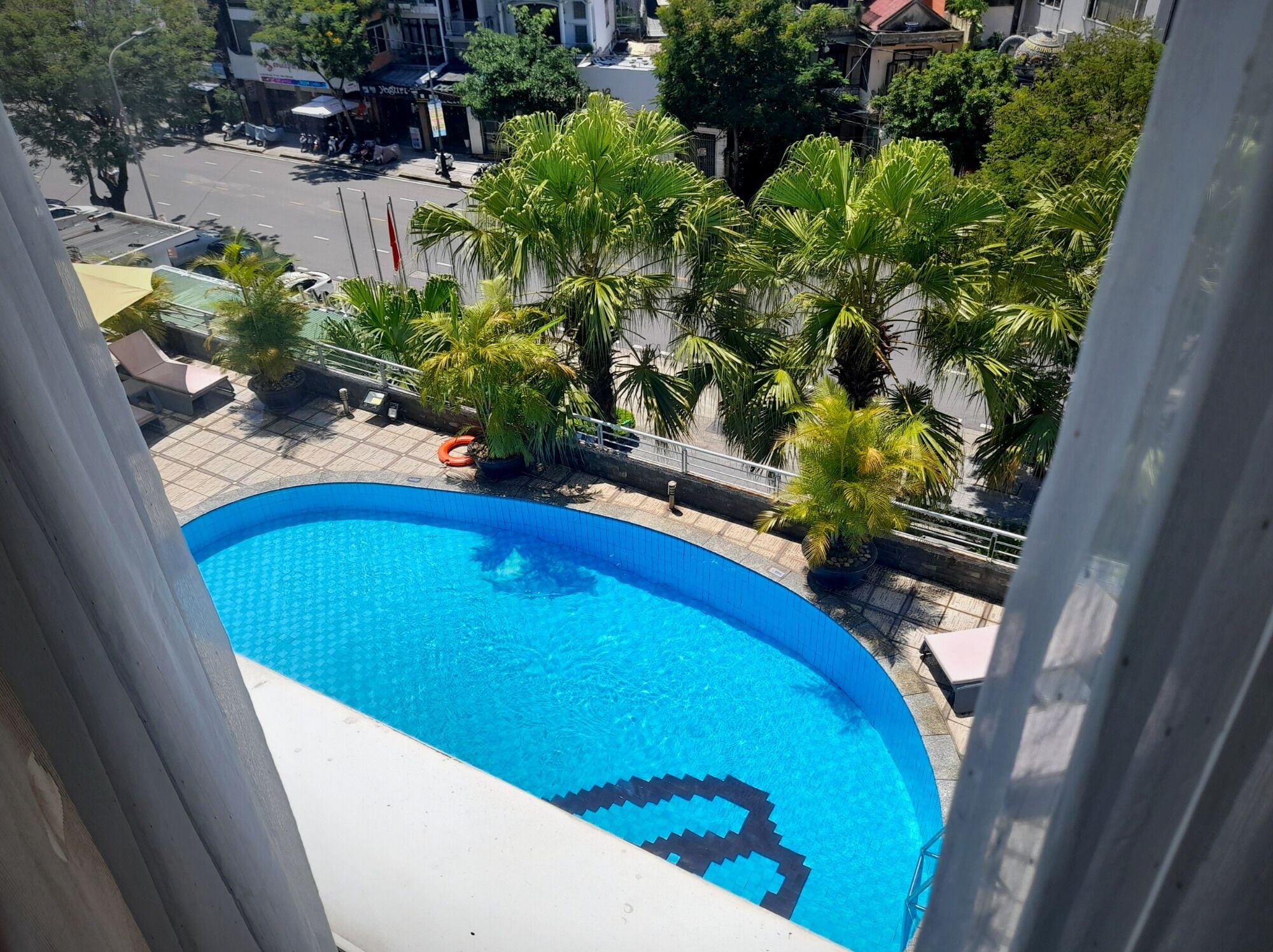 Superior Double or Twin Room, Pool View | Minibar, in-room safe, desk, soundproofing