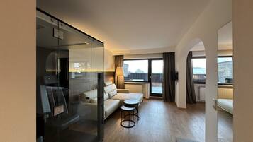 Exclusive-Suite | Minibar, Zimmersafe, Schreibtisch, Verdunkelungsvorhänge