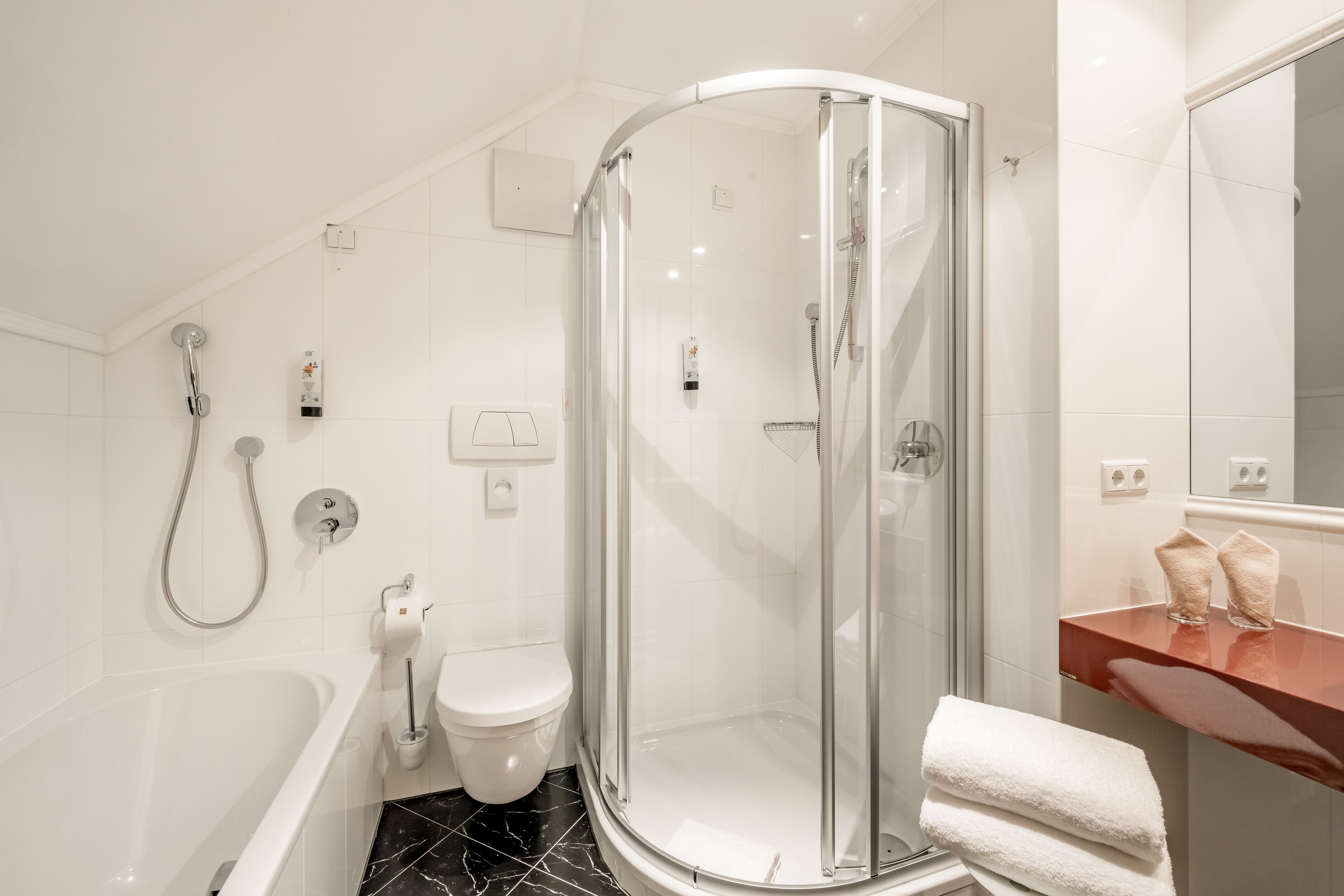 romantic suite | minibar, in-room safe, desk, blackout curtains