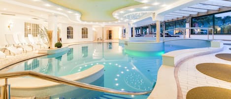 Piscine couverte, piscine extérieure (ouverte en saison)