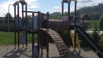 Children’s play area – outdoor
