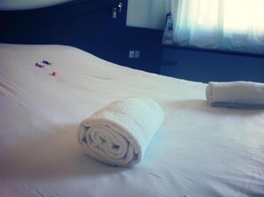 Premium bedding, desk, iron/ironing board, free WiFi - Couett'hôtel Rumilly (Rumilly)