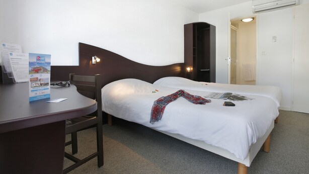 Luxe beddengoed, een strijkplank/strijkijzer, gratis wifi, beddengoed