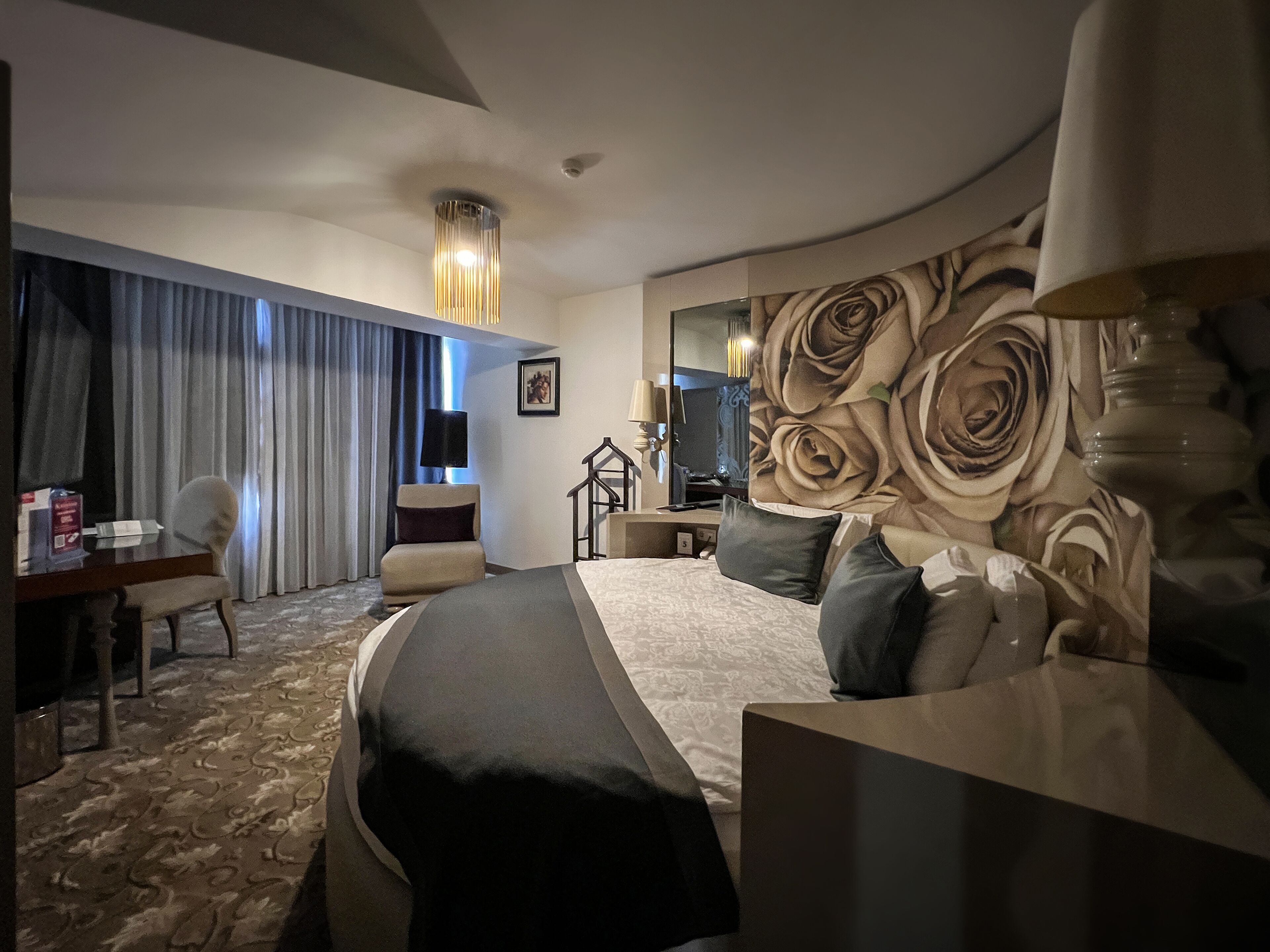 King Suite | Minibar, una cassaforte in camera, una scrivania, postazione laptop