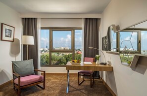 Deluxe Room | City view