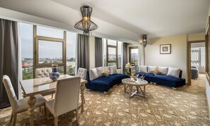 King Suite | Living area