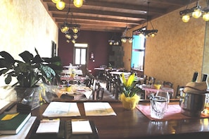 Breakfast, lunch, dinner served; al fresco dining