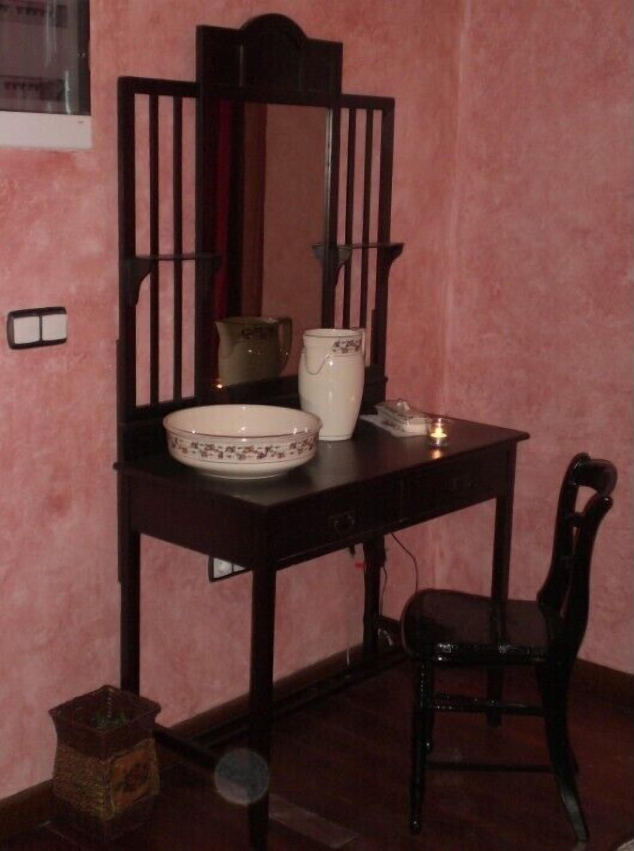 flat-screen tv, dvd player