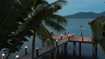 3 restaurants, breakfast served